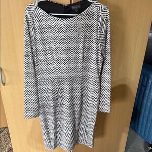 The Limited Black & White Chevron Long Sleeve Dress size 10 NWT